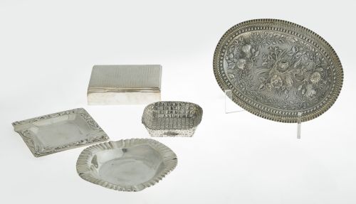 Caja y tres ceniceros de plata española ley 916, S. XX
