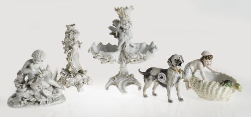 Reloj de mesa en forma de perro de metal. 