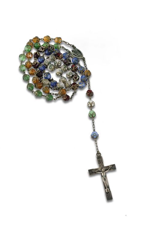 ROSARIO ANTIGUO DE METAL CON GEMAS DE COLOR