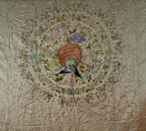 Colcha china bordada en seda. 