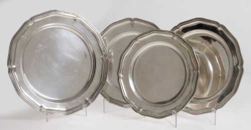 Juego de cuatro fuentes circulares ingletadas de plata espa