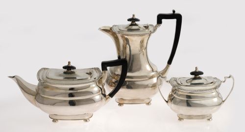 Cafetera, tetera y azucarero de plata española, ley 916, S.