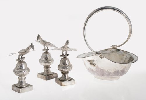 Centro de mesa en plata, con forma de cesto