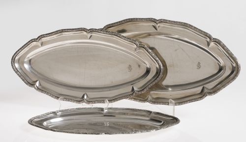 Tres fuentes de pescado de plata española, ley 916, S. XX