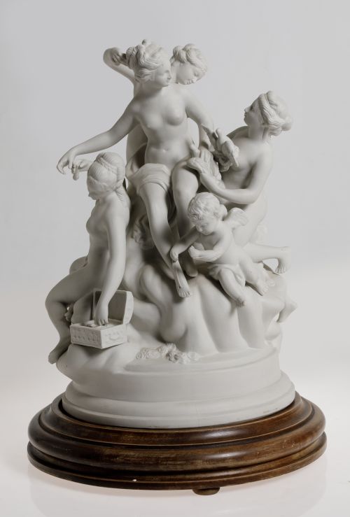 "El baño de Venus", figura en biscuit moldeado, Fundación d