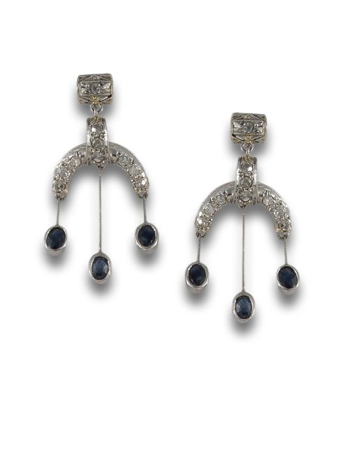 PENDIENTES LARGOS DE PLATINO, ZAFIROS Y DIAMANTES