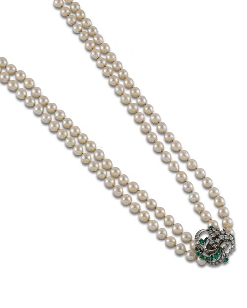 COLLAR DE PERLAS CULTIVADAS, ORO, ESMERALDAS Y DIAMANTES