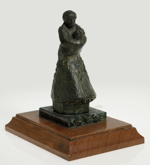 MANOLO  HUGUÉ, "Maternidad", Escultura de bronce patinado