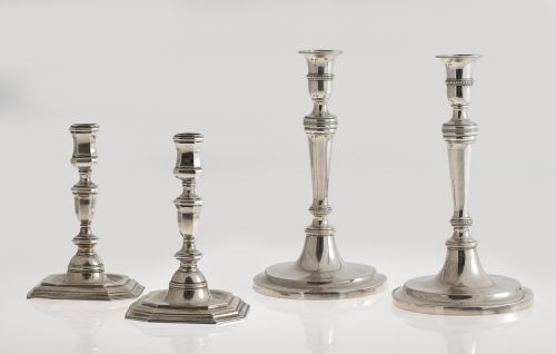 Pareja de candeleros de plata c. 1800