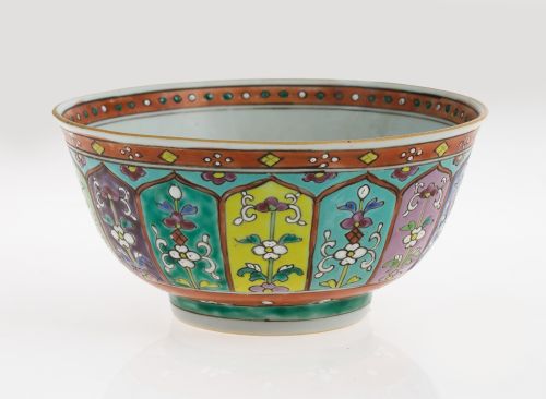 Bol de porcelana bencharong, Tailandia, S.XIX