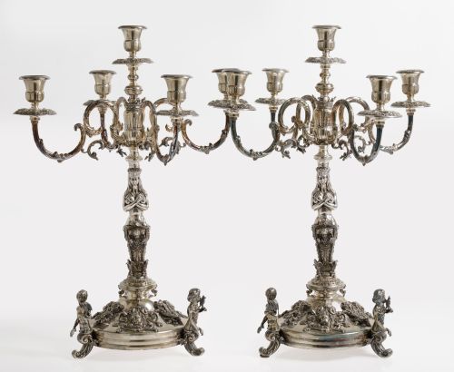 Pareja de candelabros de plata española, ley 916, contrasta