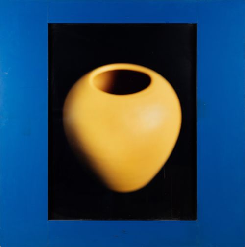 SCARLET BERMER, "Gelbe Vase", Fotografía en color sobre mad