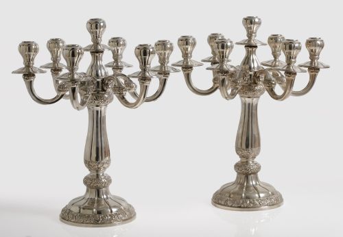 Pareja de candelabros de siete luces de plata española cont