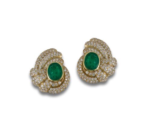 PENDIENTES DE ORO, ESMERALDAS Y DIAMANTES.