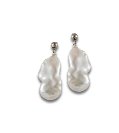 PENDIENTES LARGOS DE PLATA Y PERLA BARROCA 