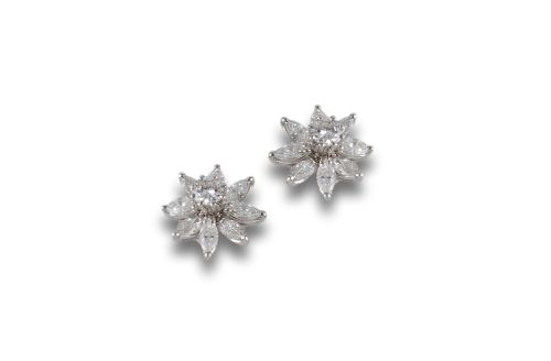 GOLD AND DIAMOND EARRINGS