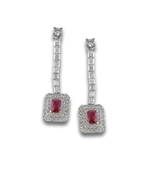 PENDIENTES DE ORO, DIAMANTES Y RUBÍES