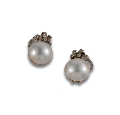 MABE GOLD PEARL EARRINGS WITH PLATINUM ACCENTS