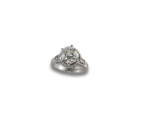 GOLD SOLITAIRE RING WITH DIAMOND
