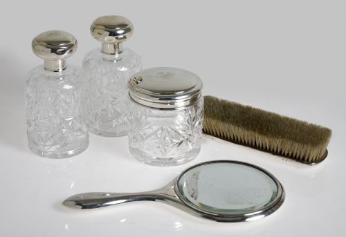 Juego de tocador de plata española ley 916 y cristal, S. XX