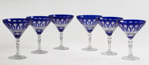 Seis copas, de cristal azul de Bohemia tallado.