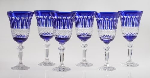 Seis copas de agua de cristal azul de Bohemia