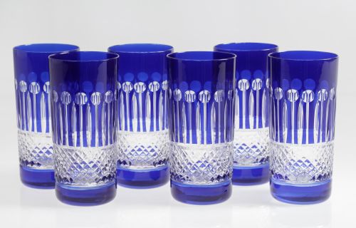 Seis vasos de cristal azul de Bohemia tallado
