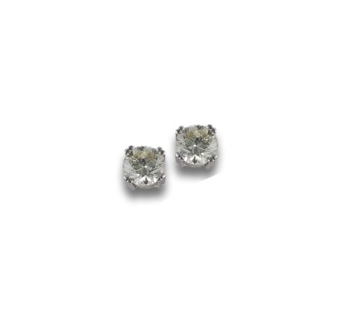 STUD EARRINGS