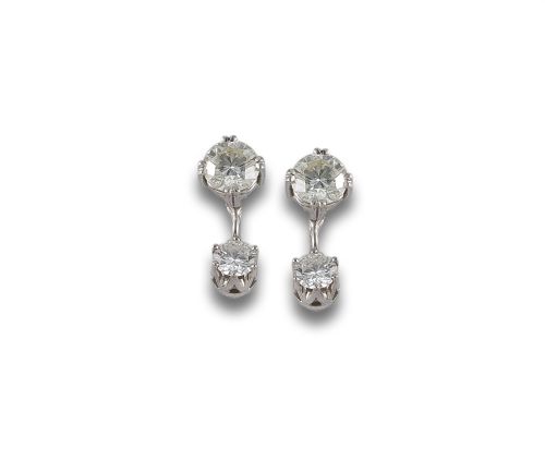 Detachable gold earrings with diamonds