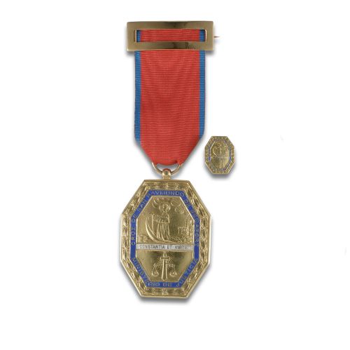 LOTE DE MEDALLA E INSIGNIA DE LA ORDEN DE SAN RAIMUNDO PEÑA