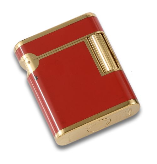 ST DUPONT LIGHTER IN GOLD PLATING AND RED CHINESE LACQUER