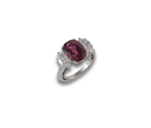 GOLD RING WITH RUBY AND DIAMONDS