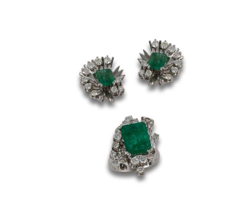 GOLD EARRING AND RING SET WITH DIAMONDS AND EMERALDS
