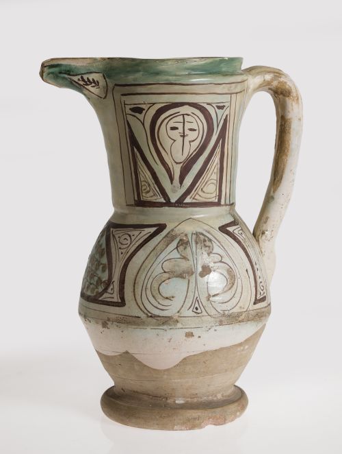 Jarra de cerámica de Paterna estilísticamente correspondien