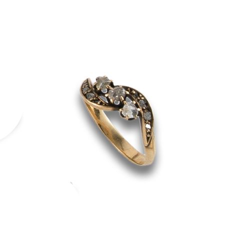 ANTIQUE GOLD RING WITH DIAMONDS