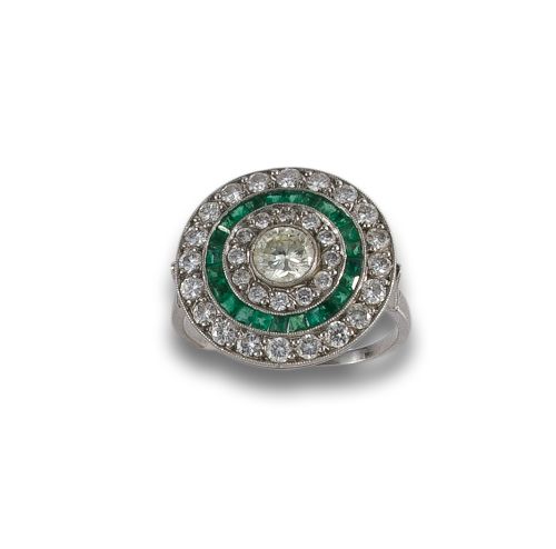 PLATINUM RING WITH DIAMONDS AND EMERALDS