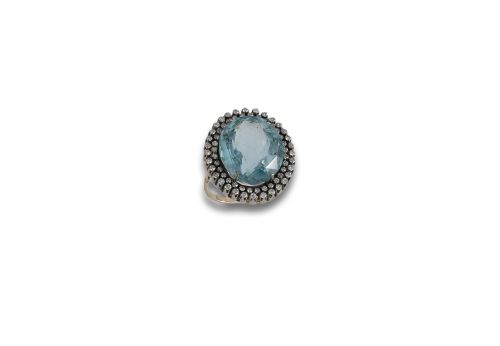 GOLD RING WITH AQUAMARINE AND DIAMONDS