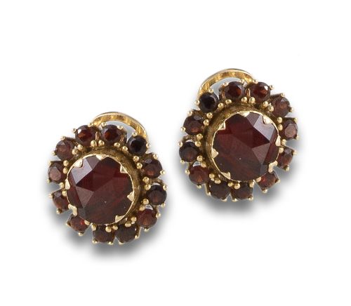 GOLD AND GARNET EARRINGS