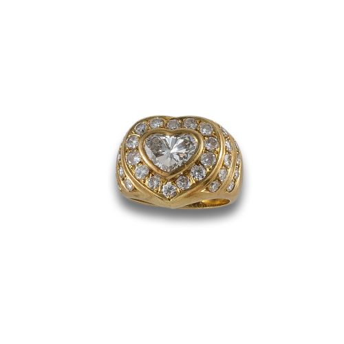 GOLD RING WITH 1.83 CT HEART DIAMOND AND DIAMONDS