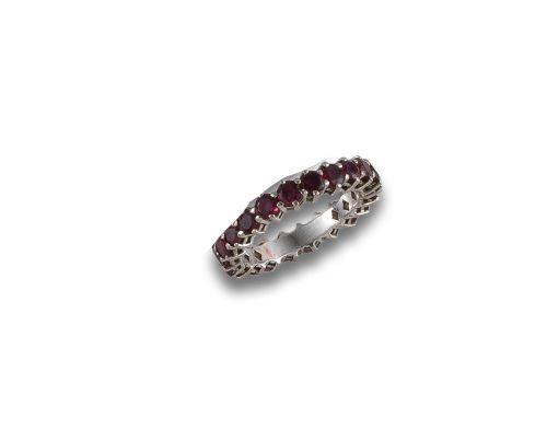 INFINITY RING IN GOLD AND RUBIES.