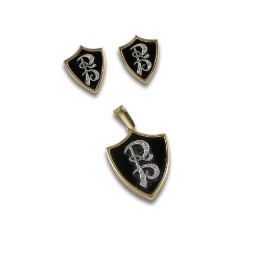 GOLD, ONYX AND DIAMONDS EARRING AND PENDANT SET