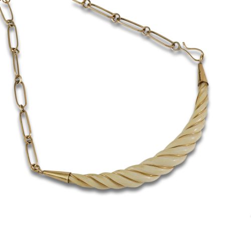 GOLD NECKLACE WITH IVORY IMITATION