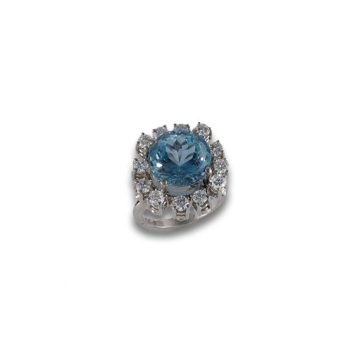 GOLD RING WITH DIAMONDS AND BLUE GEM