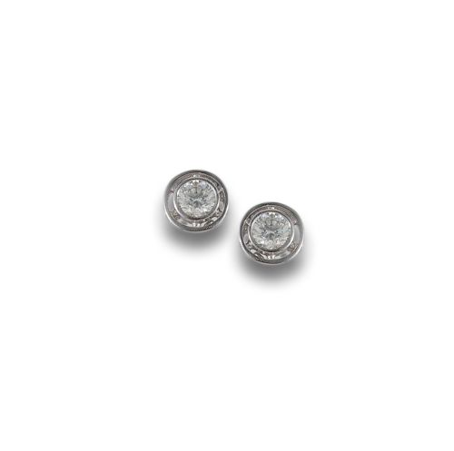 GOLD STUD EARRINGS WITH DIAMONDS IN A SET