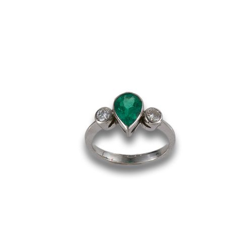 GOLD, EMERALD AND DIAMONDS THREE-SYSTEM RING