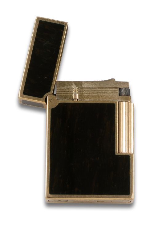 ENCENDEDOR S.T. DUPONT CON METAL DORADO Y LACA CHINA