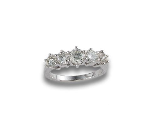 GOLD BAND RING WITH DIAMONDS
