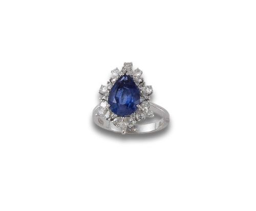 GOLD RING WITH SAPPHIRES AND DIAMONDS