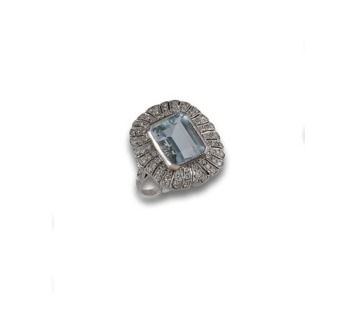PLATINUM RING WITH AQUAMARINE AND DIAMONDS