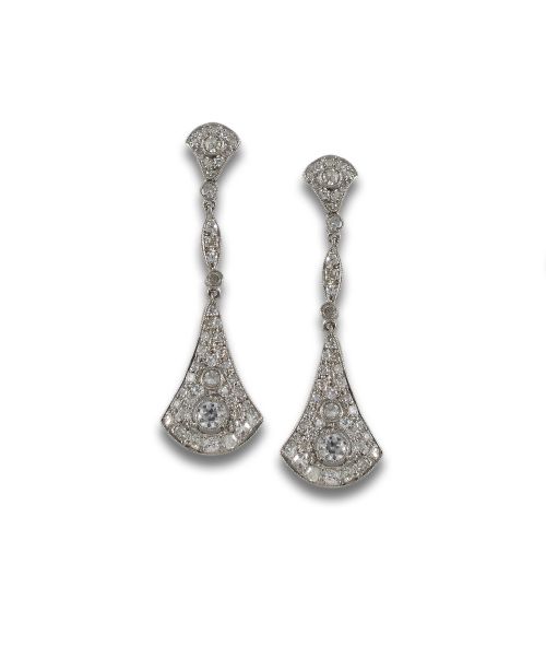 LONG PLATINUM EARRINGS WITH DIAMONDS